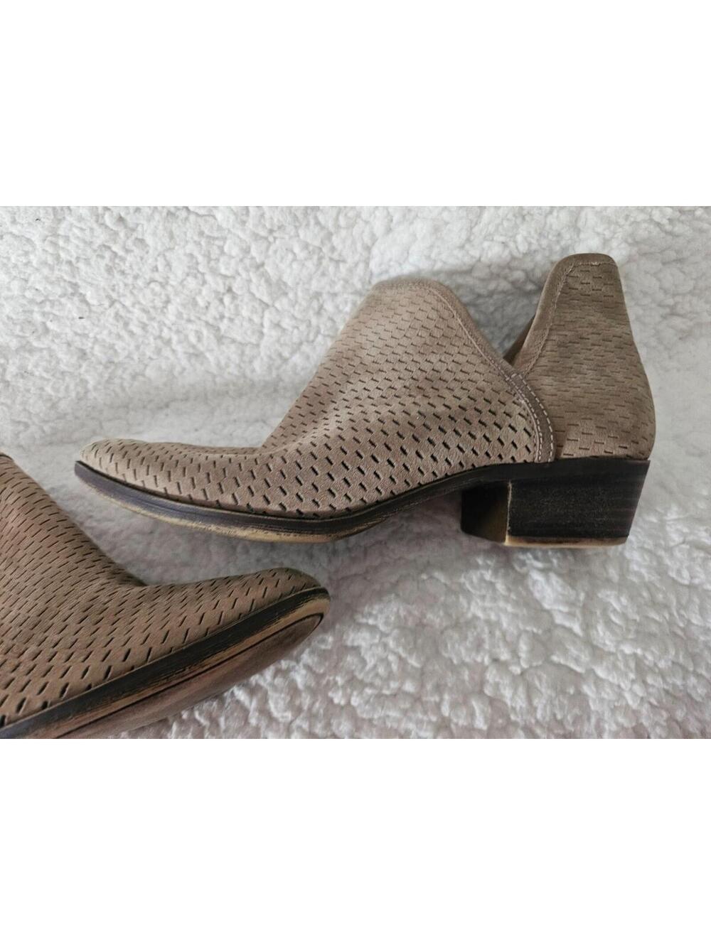 Women's Lucky Brand Leather Ankle Boots Short Slip On Size 9.5 M Beige Comfort - Picture 3 of 15